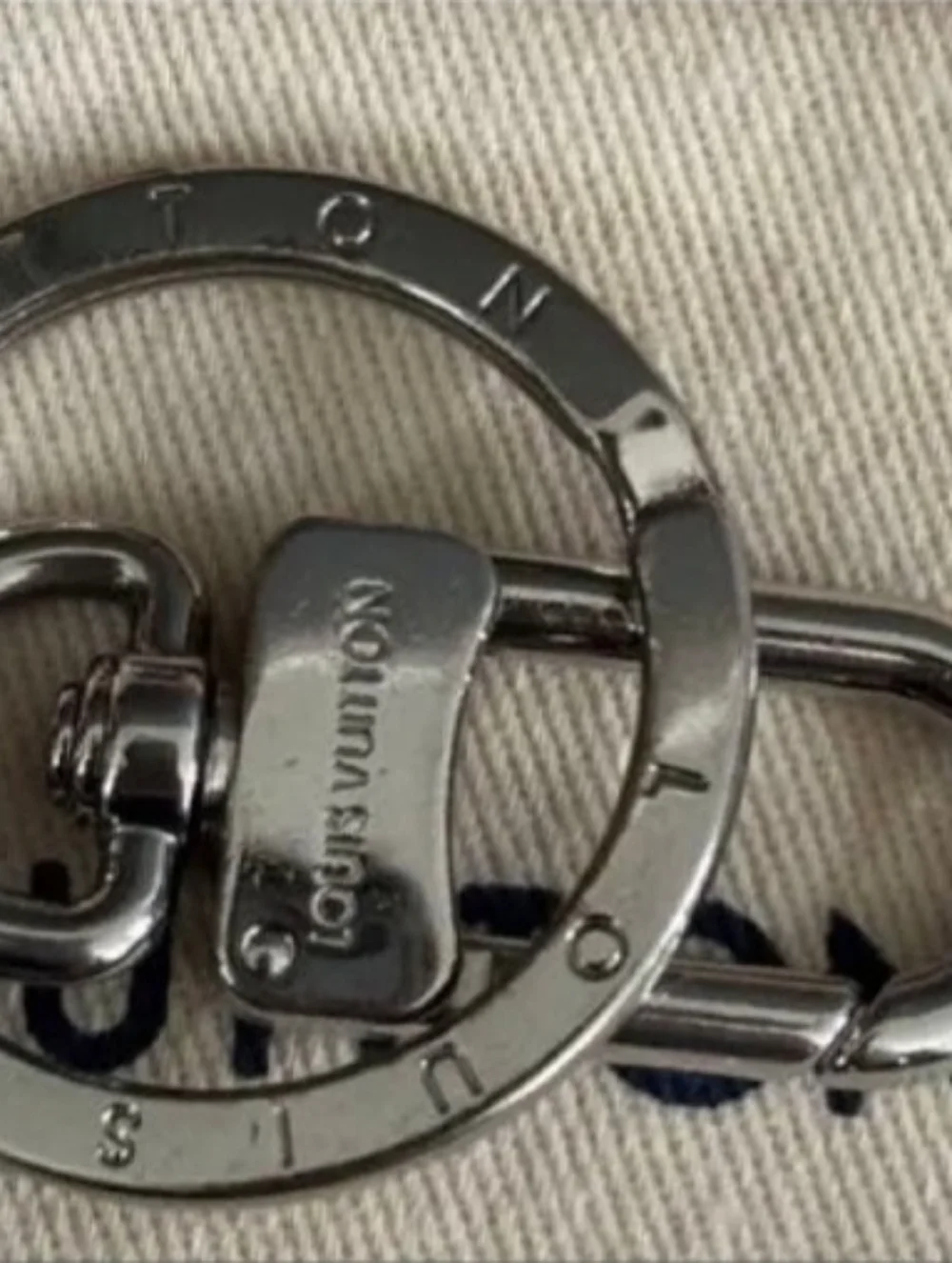 Louis Vuitton "Porte Cles Article de Voyage"  Keychain - Picture 4 of 4